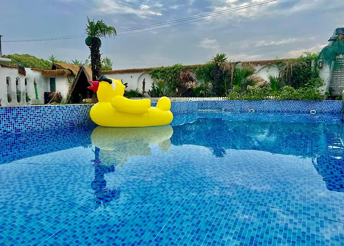 Left Bank La Vie Pool Resort