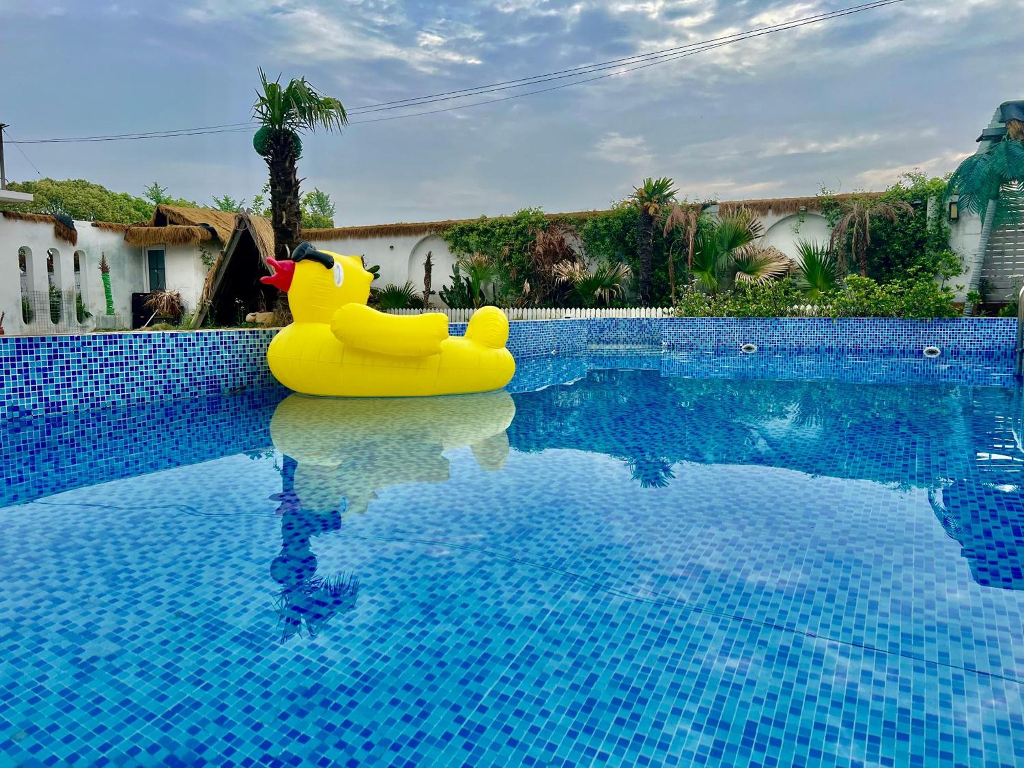 Homestay Left Bank La Vie Pool