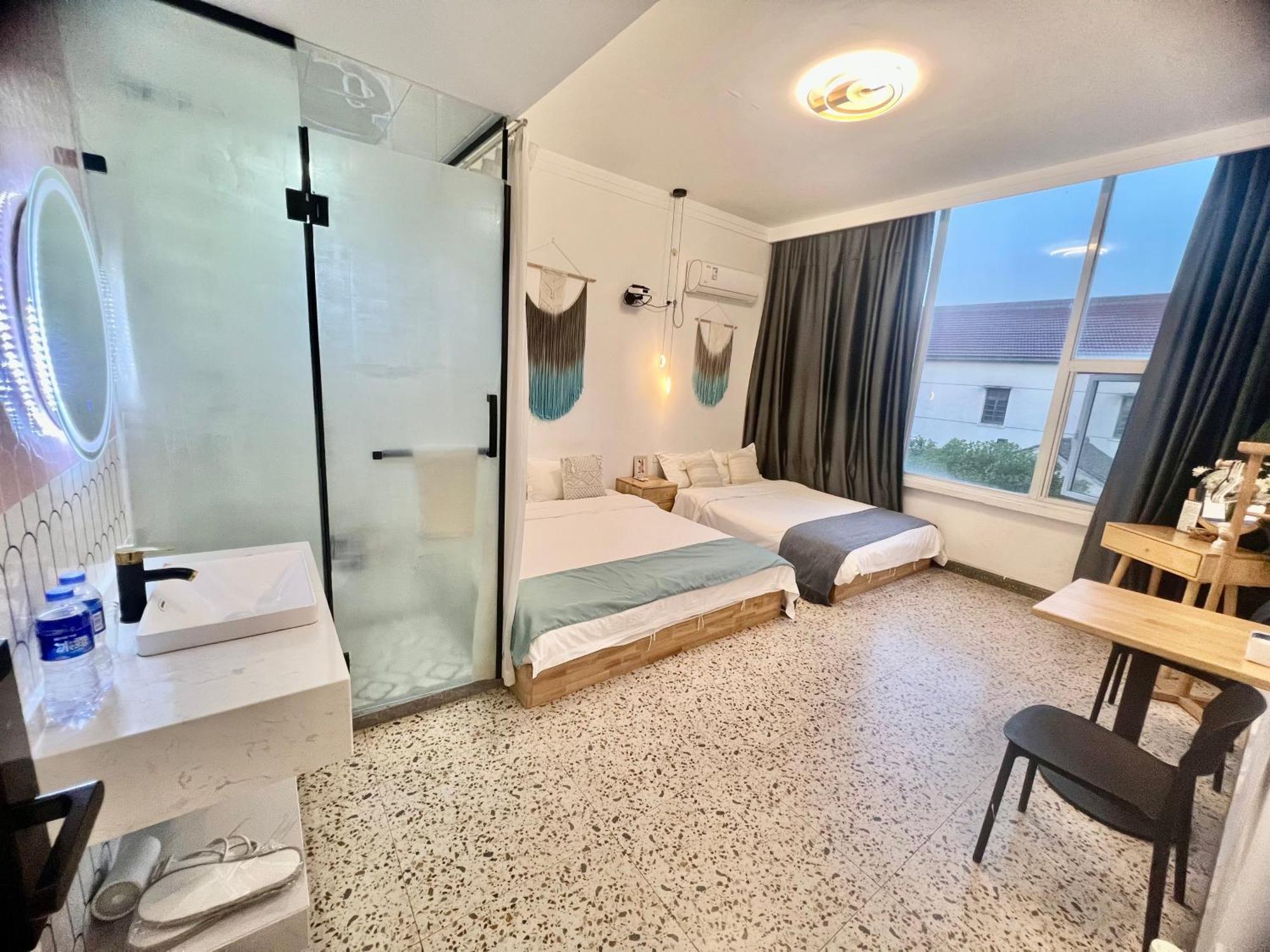 Left Bank La Vie Pool Homestay Shanghai