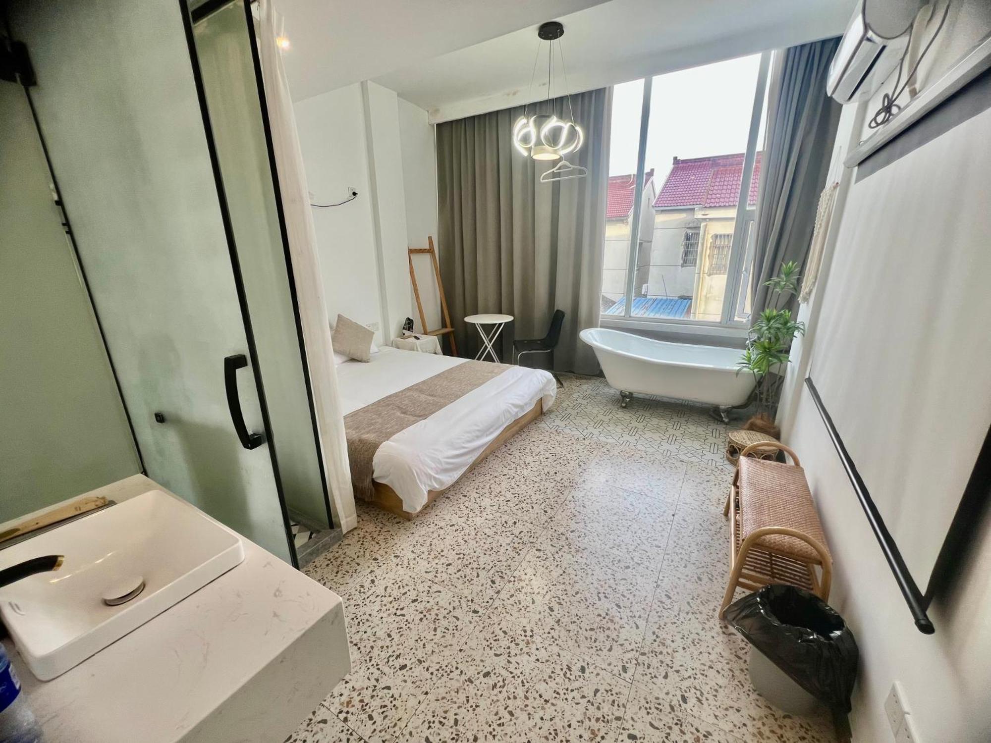 Left Bank La Vie Pool Homestay Shanghai