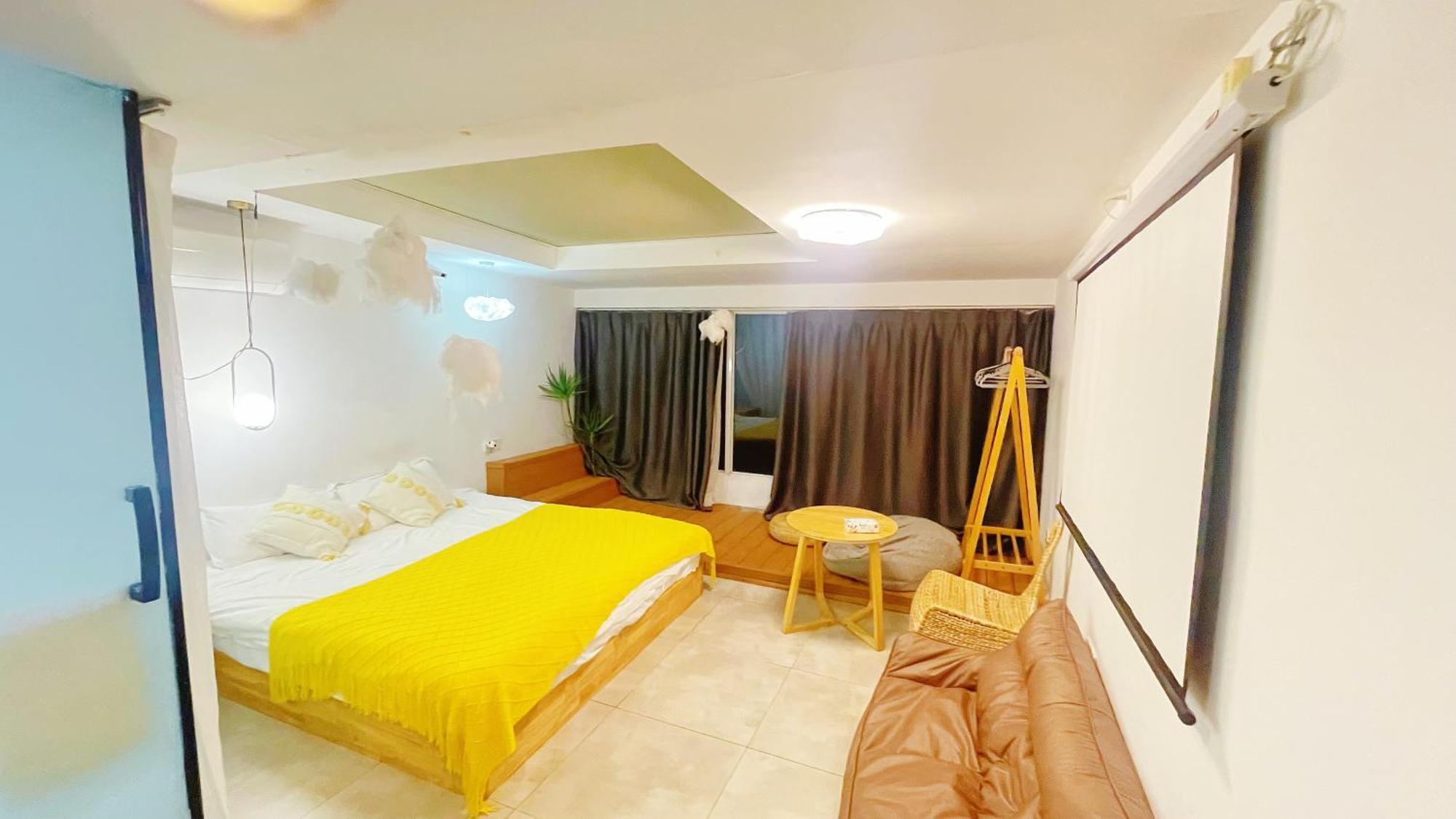 Left Bank La Vie Pool Homestay *